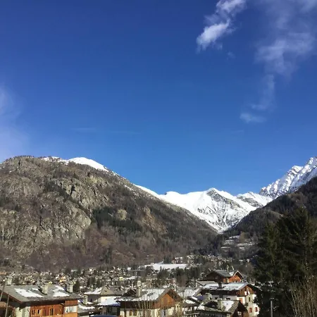 Casa Dolonne - A Un Passo Dallo Sci Courmayeur Exterior photo