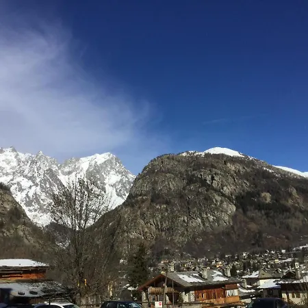 Casa Dolonne - A Un Passo Dallo Sci Courmayeur Exterior photo